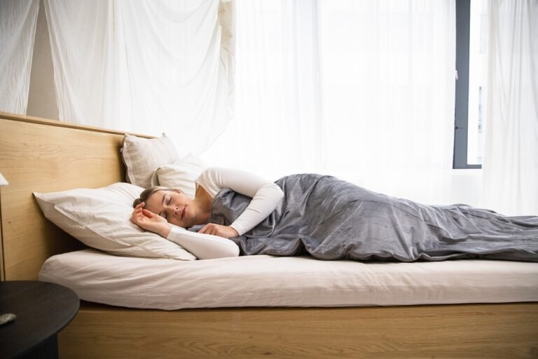 woman, nap, bedtime-8121473.jpg